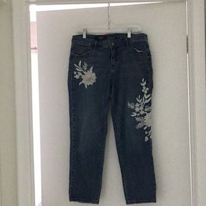 Simply Vera Wang mid rise Capri jeans